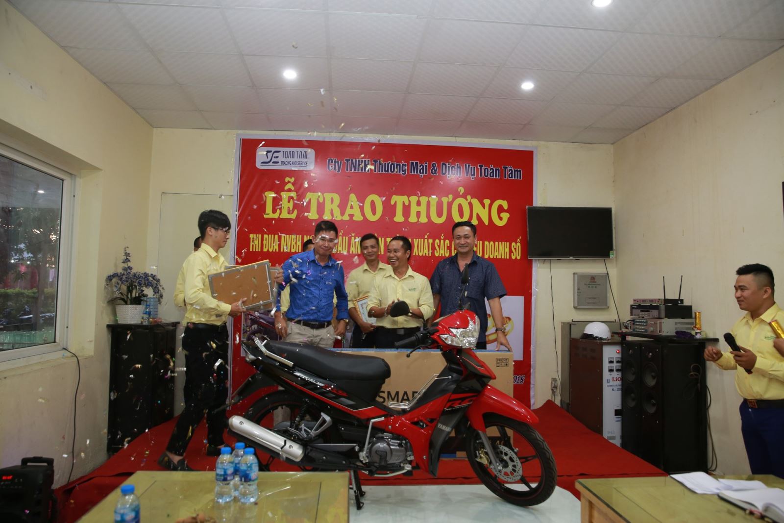 nhân viên bán hàng