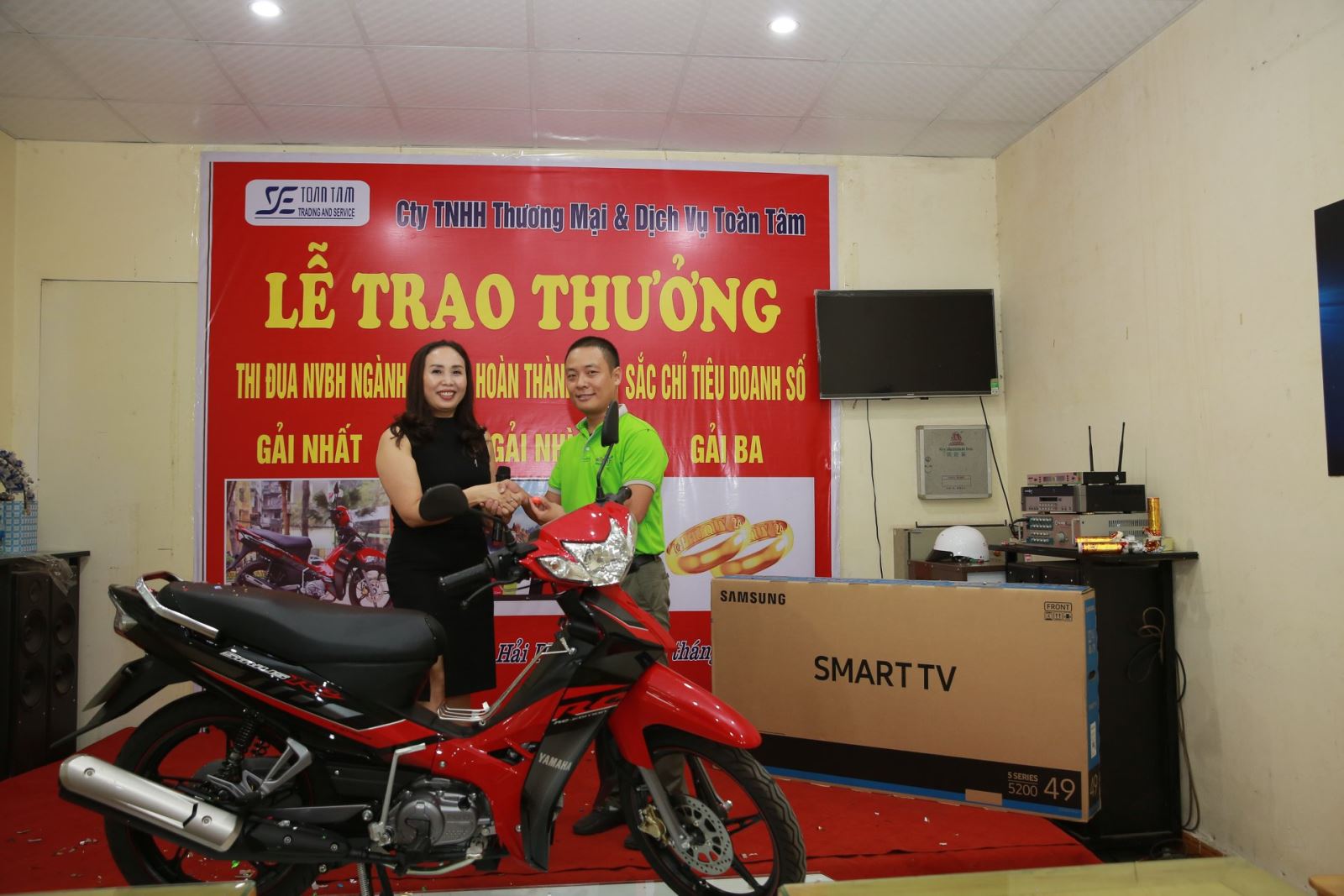 nhân viên bán hàng