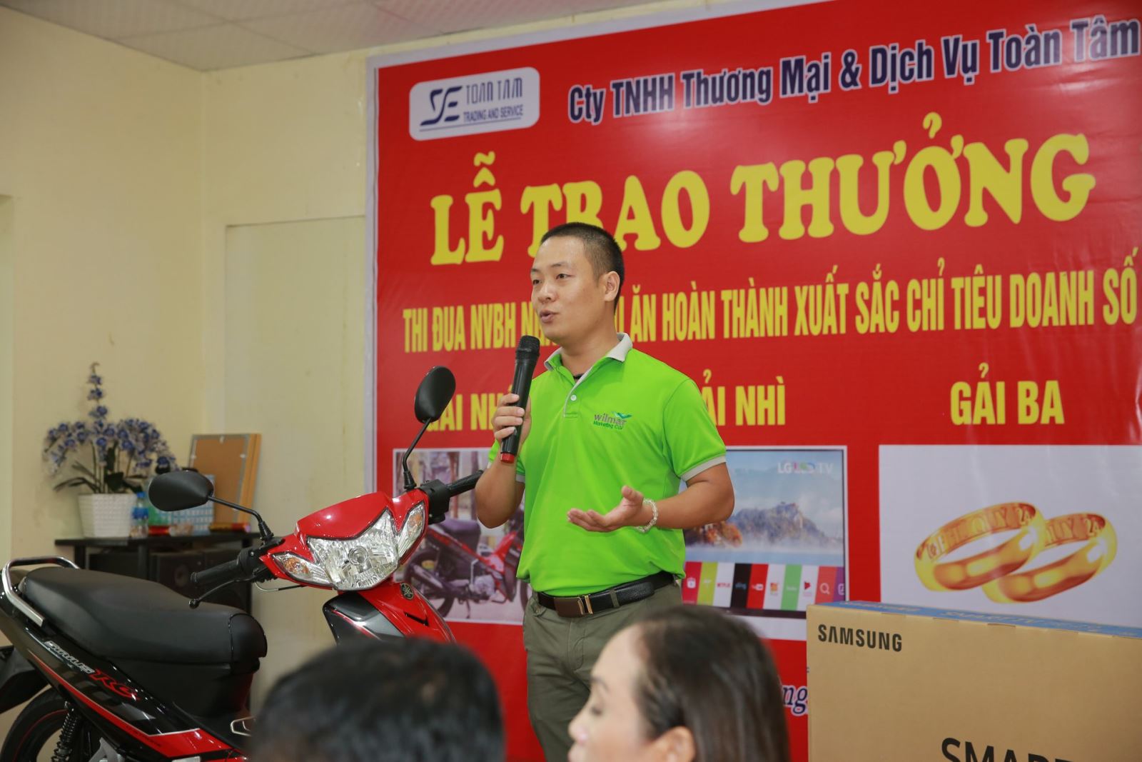 nhân viên bán hàng