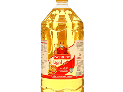 Dầu ăn thượng hạng Neptune Light Chai 2L